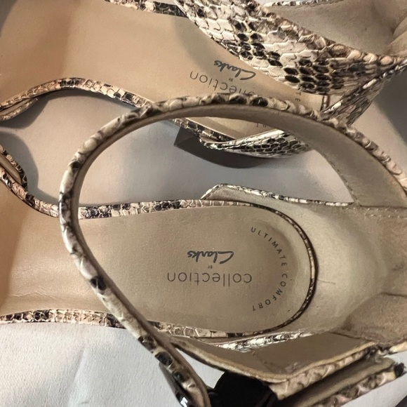 Clark’s Women's Snakeskin Block Heel Sandals Size 7 - Picture 3 of 10